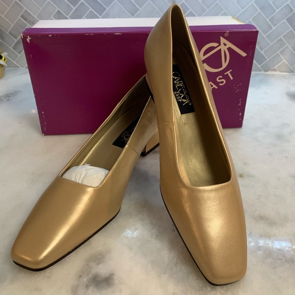 Caressa East Gold Leather Pumps Size 11M - Picture 1 of 8